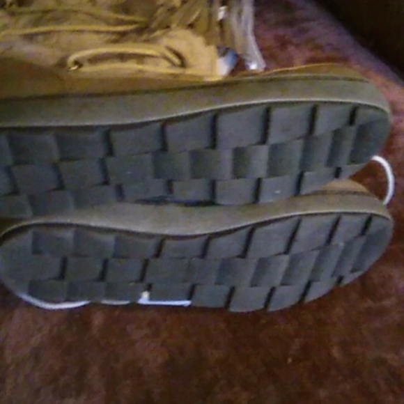 Cold Weather Fashion snowboots says size 39 - Picture 6 of 6